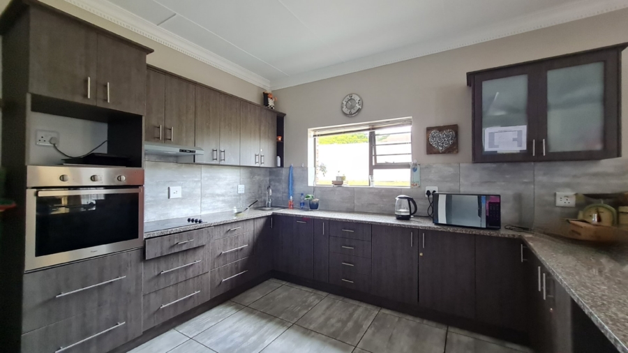 5 Bedroom Property for Sale in Dana Bay Western Cape